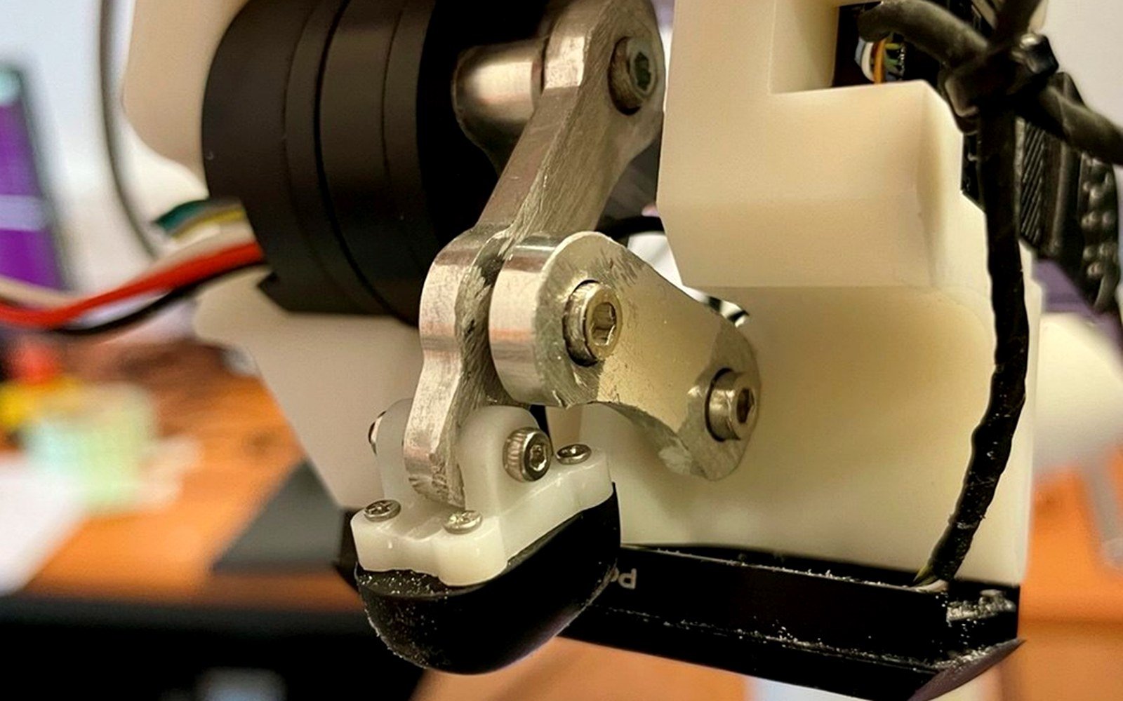 Dual-Channel Tactile End-Effector with a Compliant Four-Bar Finger